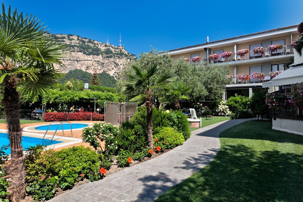 Sporthotel Villa Stella Torbole Sul Garda Exterior foto